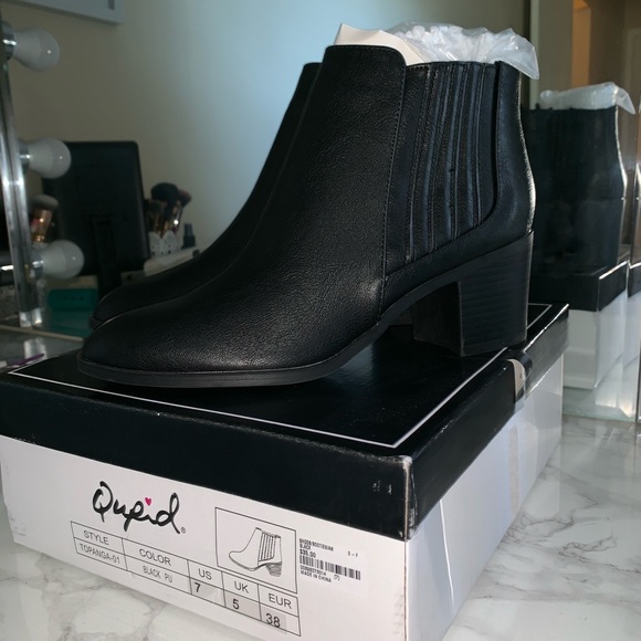 Qupid Faux Leather Chelsea Boots - Picture 2 of 5